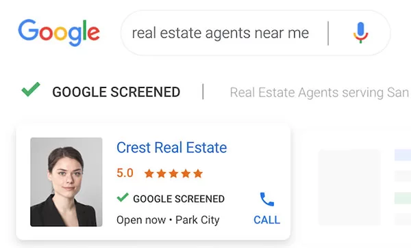 Huy hiệu Google Đã Sàng Lọc nổi bật với dấu tick màu xanh lá cây và dòng chữ Google Screened